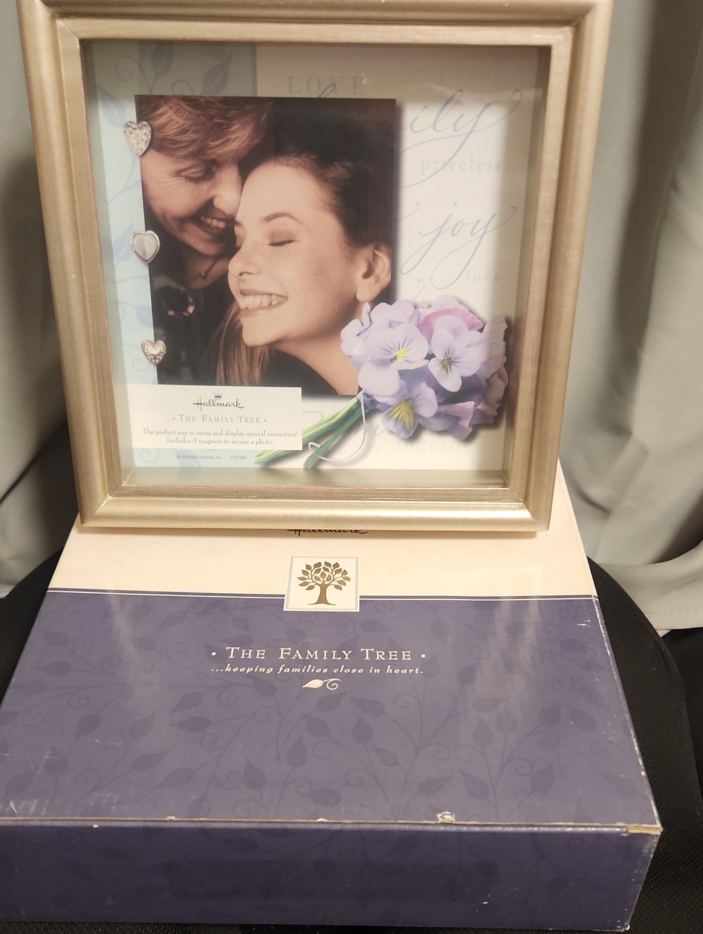 Hallmark The Family Tree. Wood Photo Collage